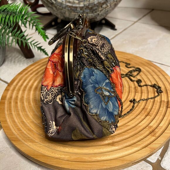 Vintage Multicolor Women’s Clutch Hand Beaded Floral Bronze Accent Purse. - Picture 6 of 10